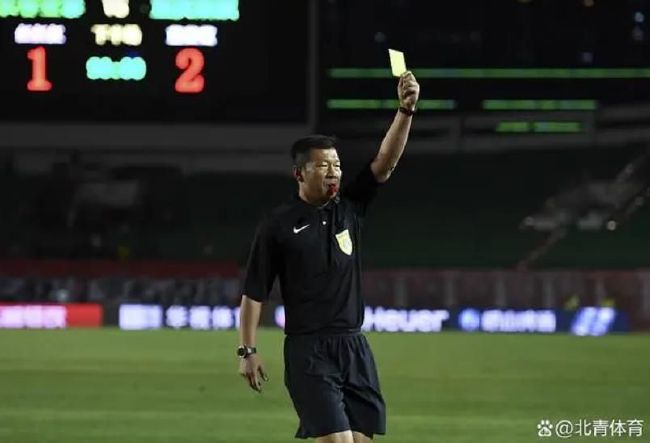 【比赛关键事件】45+2分钟，汤森送出传中，后点阿德巴约头球攻门得手，卢顿1-0曼城。